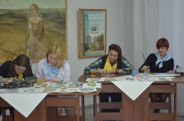 Студентки художественно-графического отделения Енисейского педколледжа.