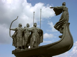 Памятник Кию, Щеку, Хориву и их сестре Лыбеди.