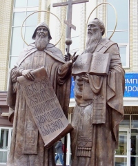 Памятник Кириллу и Мефодию в Саратове.