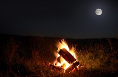 Фото Matthias G. Ziegler. Величественный бог луны и огня обитает среди людей и дарит им свет.