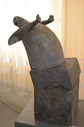 Е. Краснова &laquo;Чванство&raquo;. Шамот, глазурь, флюсы. 2002.