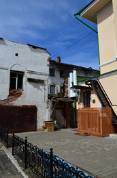 Одно реставрируем, а рядом оставляем для сравнения?