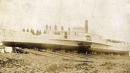 Енисейск. Пароход &laquo;Енисей&raquo;, первый пароход на Енисее  построенный в 1863 году в Енисейске. В 1879 году паровая машина была перенесена в новый корпус и пароход прослужил до 1907 года.