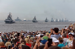 Парад в Кронштадте в честь Дня ВМФ России посмотрели 27 тысяч человек
