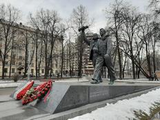 Памятник участникам полка «Нормандия-Неман»