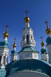 Купола Успенской церкви (ул. Рабоче-крестьянская, д. 116). 25 марта 2017 года.